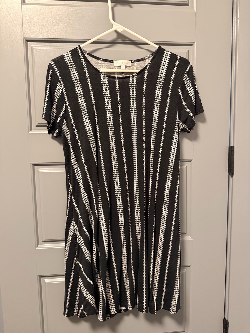Riley & James Black & White Short Sleeve Mini Dress LARGE